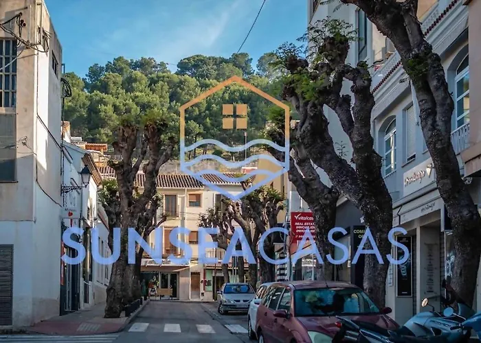 Bajo El Mar Junto Al Puerto *