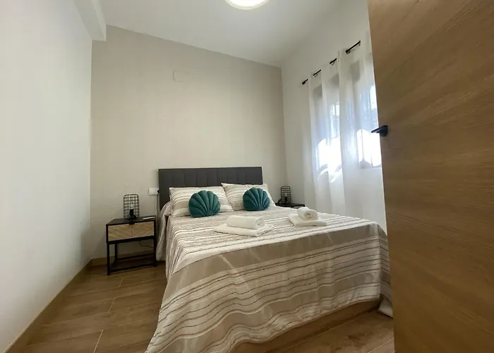 Bajo El Mar Junto Al Puerto * Dénia